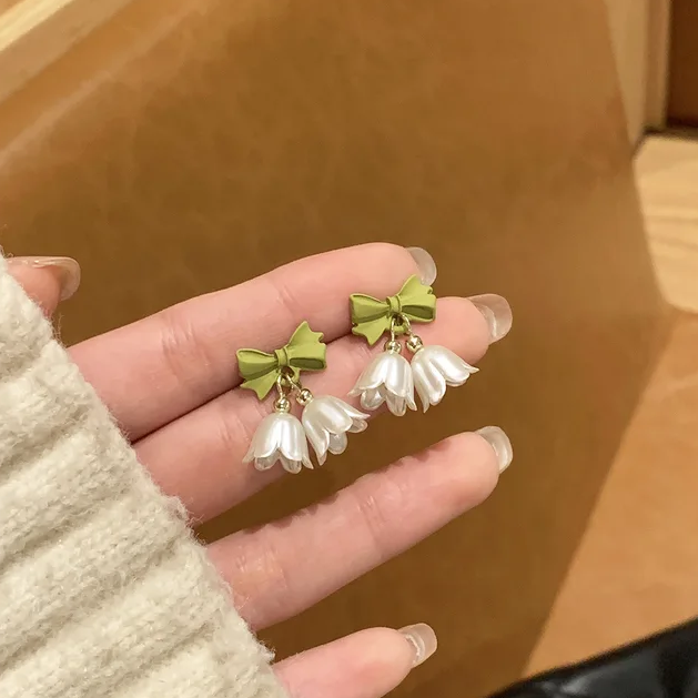 Bow and Lilly Drop Stud