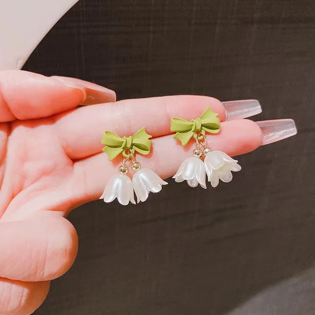 Bow and Lilly Drop Stud