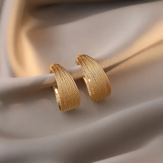 Multilayer Gold Wire Hoop