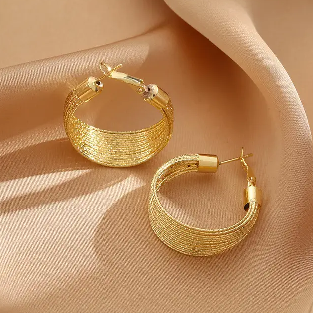 Multilayer Gold Wire Hoop