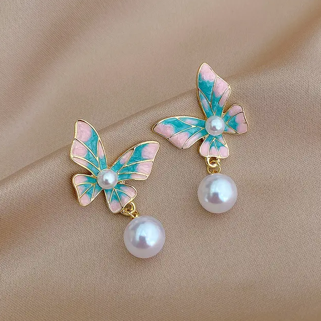 Gradient Butterfly Pearl Drop Earring