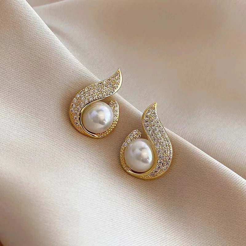Crystal & Pearl Stud