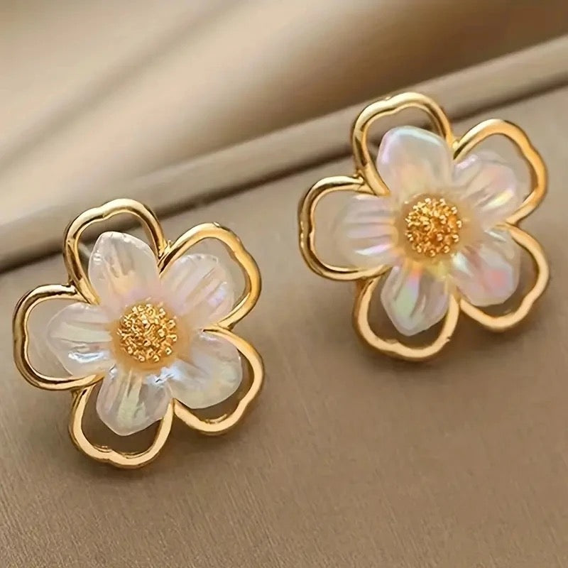 White and Gold Flower Studs