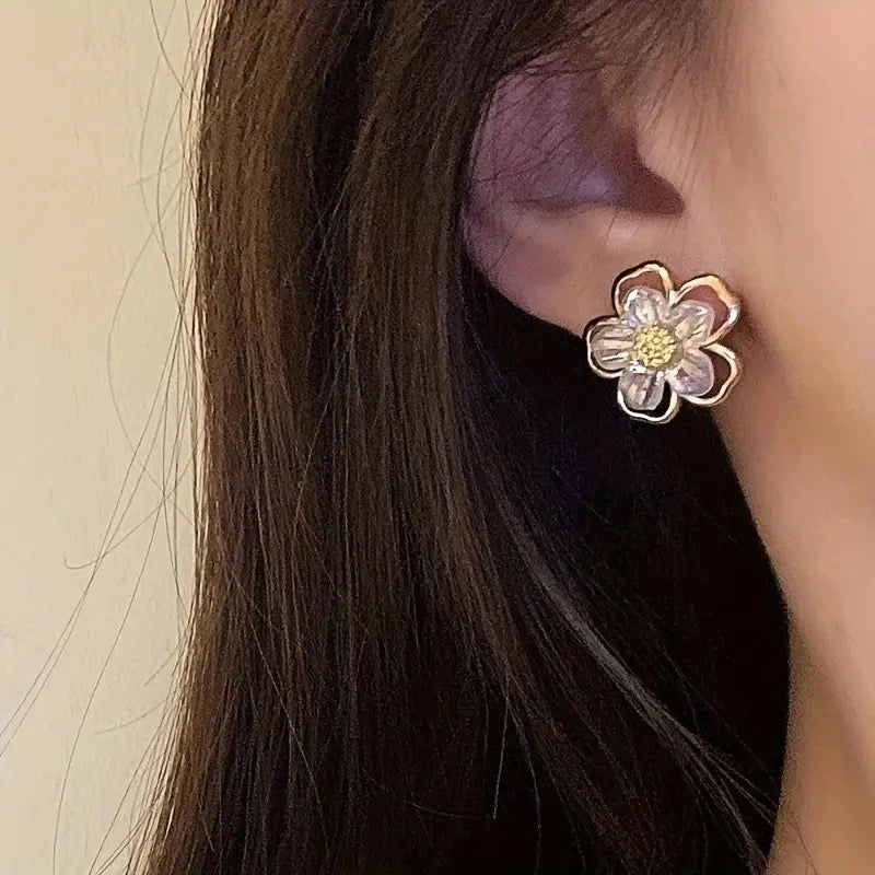 White and Gold Flower Studs