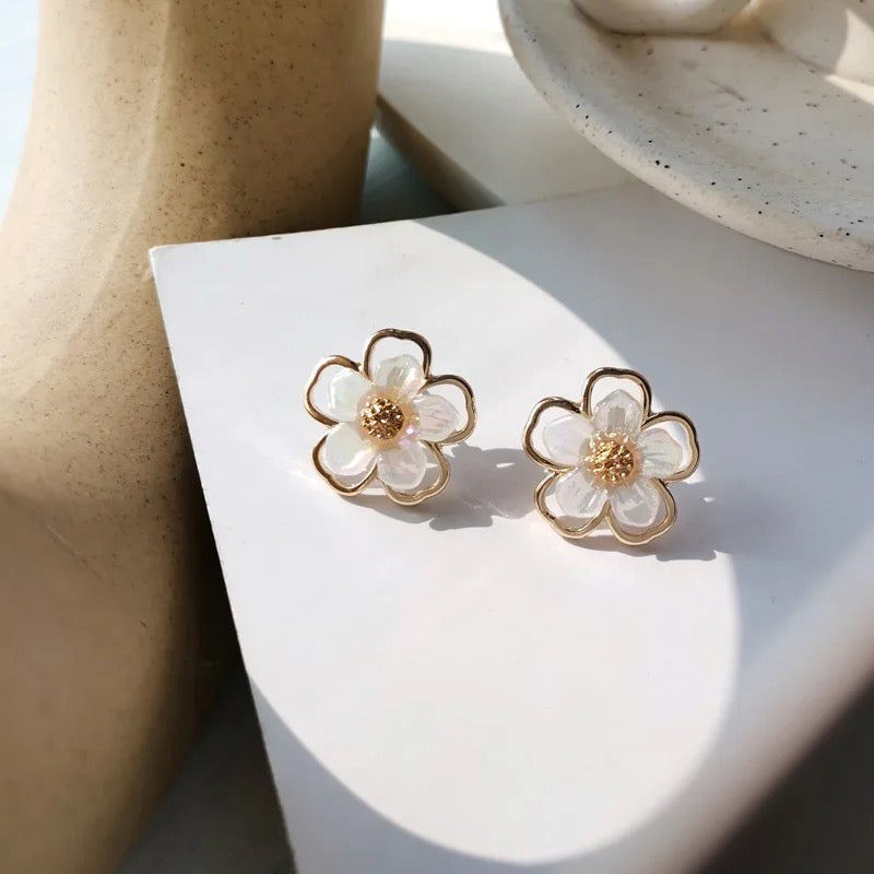 White and Gold Flower Studs