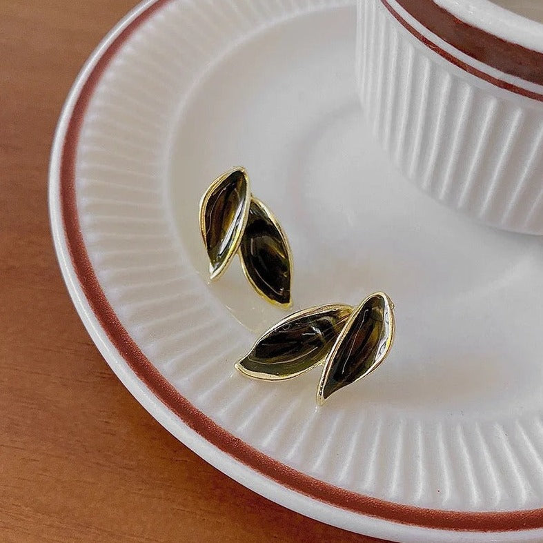 Black Double Leaf Stud