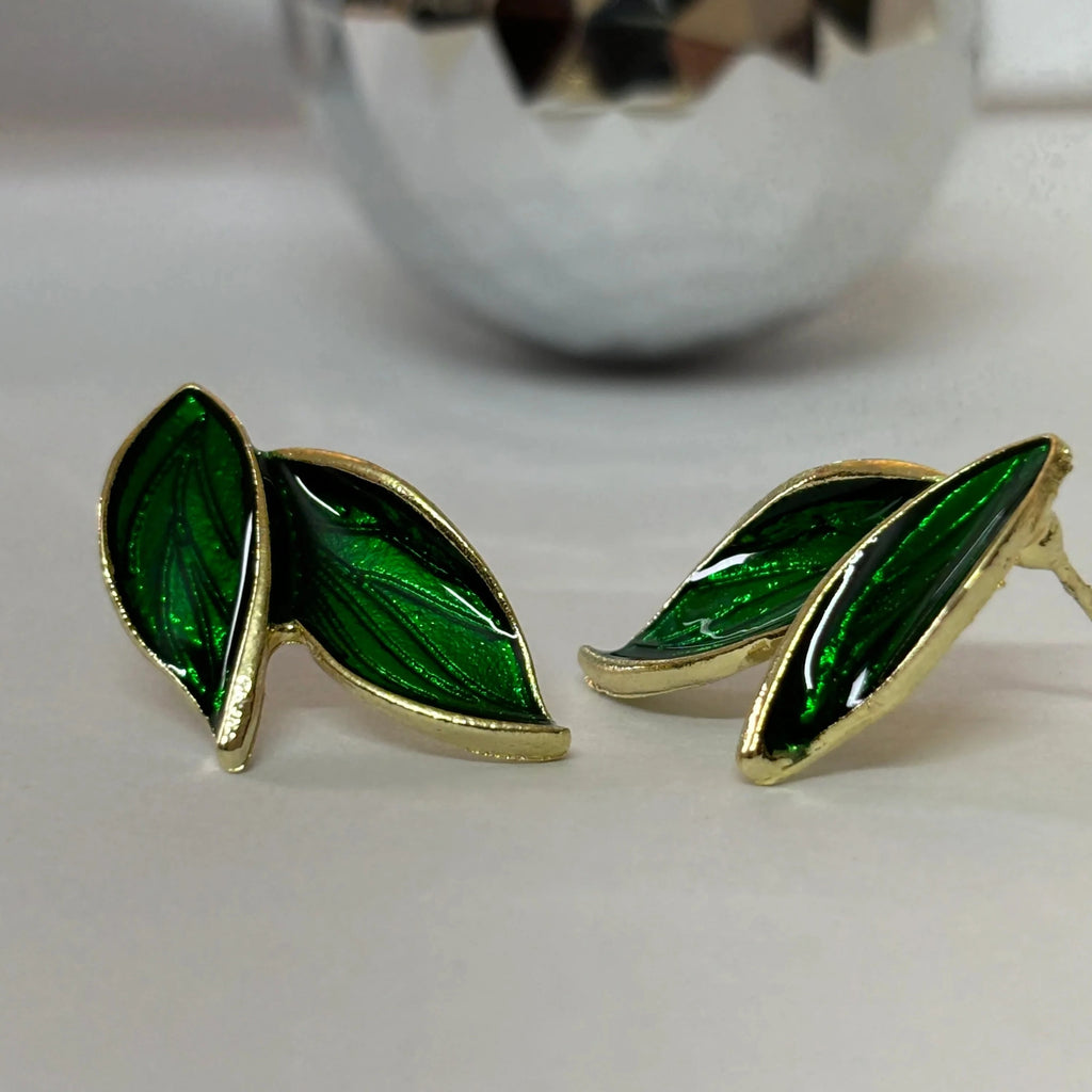 Green Double Leaf Stud